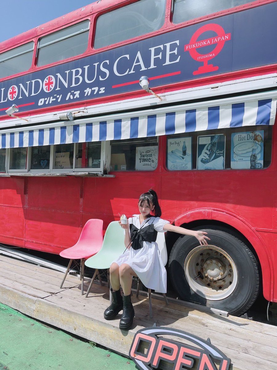 LONDONBUS CAFE🍨❤️
一緒になに飲むなに食べる〜？？🥤♡