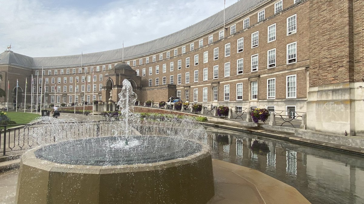 Great <a href="/uk_aspen/">Aspen UK</a> and <a href="/CNTR4growth/">Mastercard Center for Inclusive Growth</a> roundtable event at #Bristol City Hall today discussing how to build inclusive local economic growth in the city. 

I was there flying the flag for local small business owners as one myself and via my work with <a href="/e_nation/">Enterprise Nation</a> @bristol_ci and others.