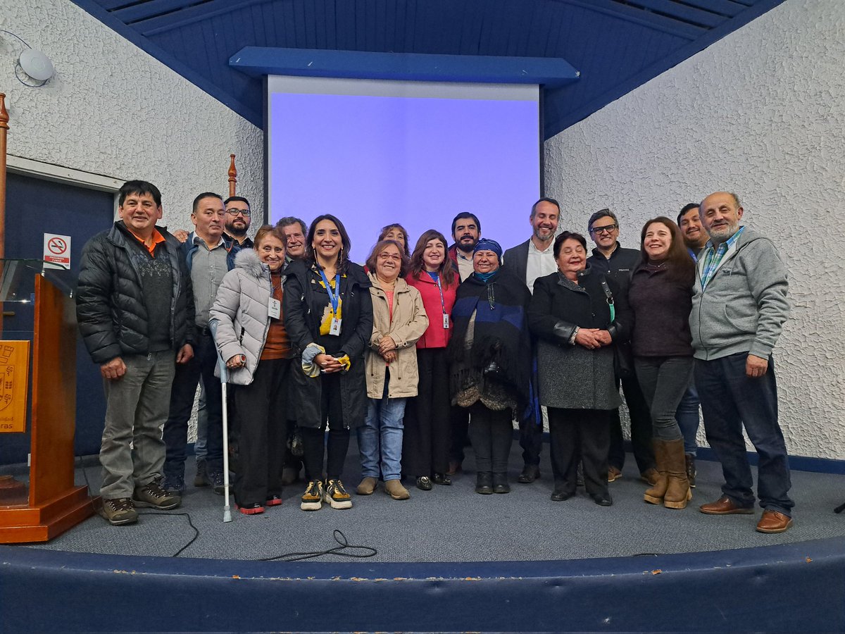 En reunión con la comunidad, la directora del <a href="/SSDelReloncavi/">SSDelReloncavi</a> Bárbara Del Pino, informó el Plan de Mitigación que lleva adelante la institución, ante la suspensión transitoria de las obras de construcción del Hospital Puerto Varas.