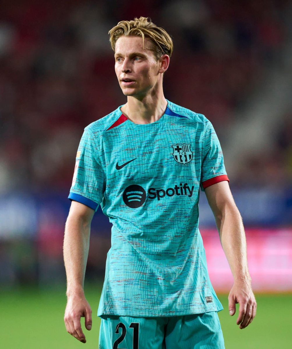 FRBarca_'s tweet photo. 🚨 De Jong est clair sur sa routine de sportif : 

-  Arrive toujours tôt à l'entraînement.

- Il ne mange pas souvent de sucreries.

- Il suit strictement les directives nutritionnelles fixées par le club.

- Il dort toujours beaucoup.

- Il n'est pas intéressé par la vie nocturne.
 
- Ses blessures sont peu nombreuses.

- Il s’entend bien avec tout le monde.

(@LaVanguardia)