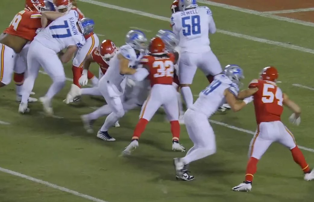 Devoted2DET's tweet photo. The rooks looked PHENOMENAL last night.

- PICK 6 from Brian Branch
- Jahmyr Gibbs is a DAWG
- Shifty PBU from Jack Campbell
- Sure hands and great blocks from Sam Laporta

BRAD HOLMES MASTERCLASS (AGAIN) 😤

#OnePride https://t.co/QqlDSjDfjC