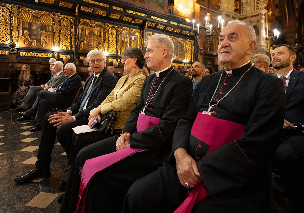 Wczoraj w bazylice odbyła się uroczystość z okazji wyróżnienia parafii Mariackiej Europejską Nagrodą Dziedzictwa / Nagrodą Europa Nostra 2023 za konserwację #ołtarzWitaStwosza. 

mariacki.com/nagroda-europa…

Fot. P. Mazur