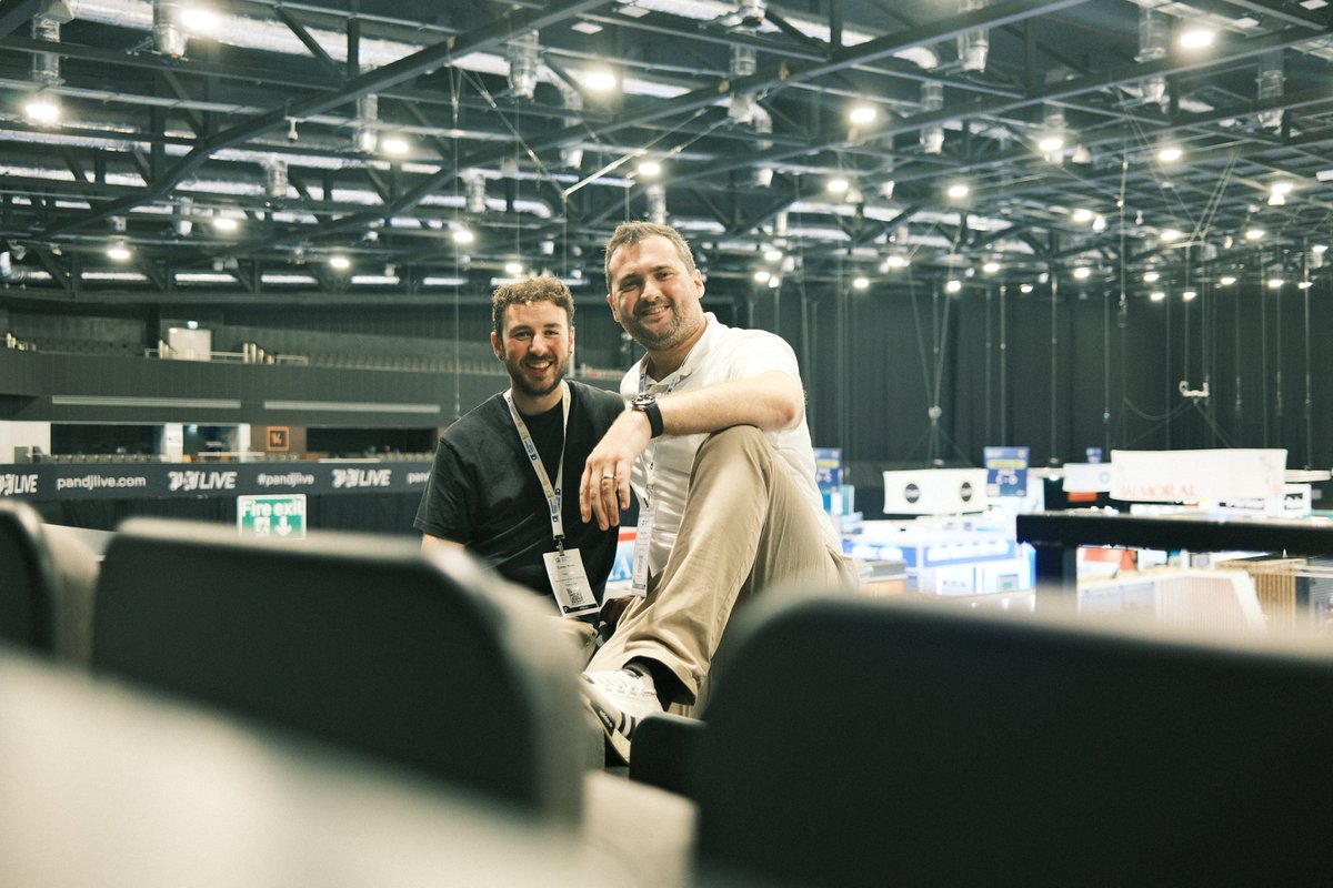 🎬 That’s a wrap! Finishing off this week at @PandJLive with a pic of me and this fine young chap that has been a tremendous help to me during SPE Offshore Europe 🙌! 

🎥 @ConorRoss10 🤝. 

#BTS #AberdeenVideographer #ContentCreator #Conferences #Events #TeamWork