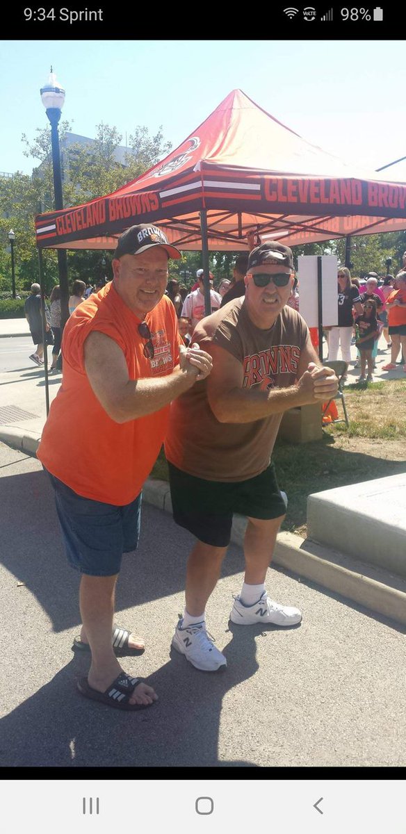 Pappyjack55's tweet photo. Two more days till the browns throw the gun show on the Bengals https://t.co/SlYpREVDJ4
