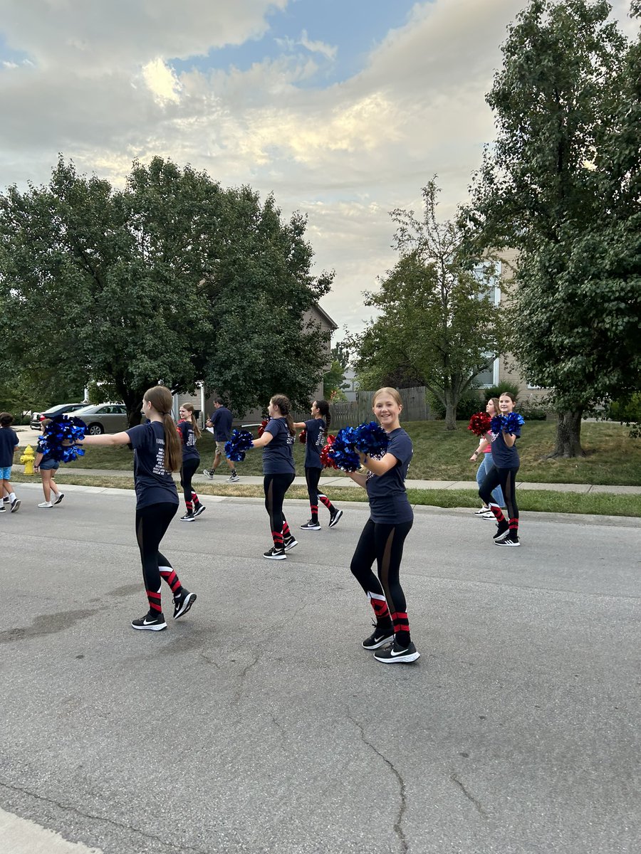 FTMSJaguars's tweet image. What’s that noise you say…@FTMSJaguars band playing   🎶 WE ARE FAMILY at our neighborhood march this morning 💙♥️ @olatheschools