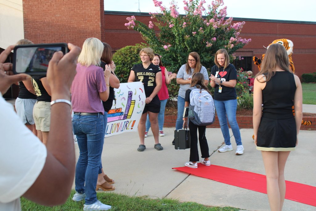 monroe_schools's tweet photo. Hubbard Elementary rolled out the red carpet this morning for Miss Emery Waddleton.  Emery is the first millionaire reader at HES, and has read one million words since the first day of school.  What an accomplishment! #ReadersAreLeaders #LearnGrowSucceed #CommittedToExcellence https://t.co/Z4LY0FgxFG