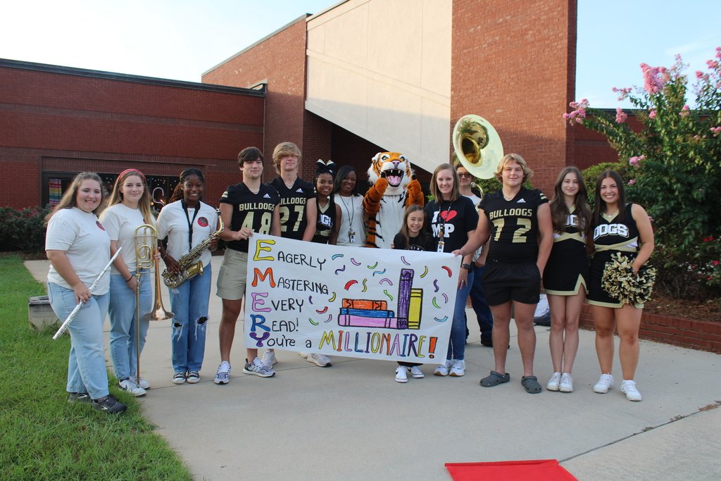 monroe_schools's tweet photo. Hubbard Elementary rolled out the red carpet this morning for Miss Emery Waddleton.  Emery is the first millionaire reader at HES, and has read one million words since the first day of school.  What an accomplishment! #ReadersAreLeaders #LearnGrowSucceed #CommittedToExcellence https://t.co/Z4LY0FgxFG