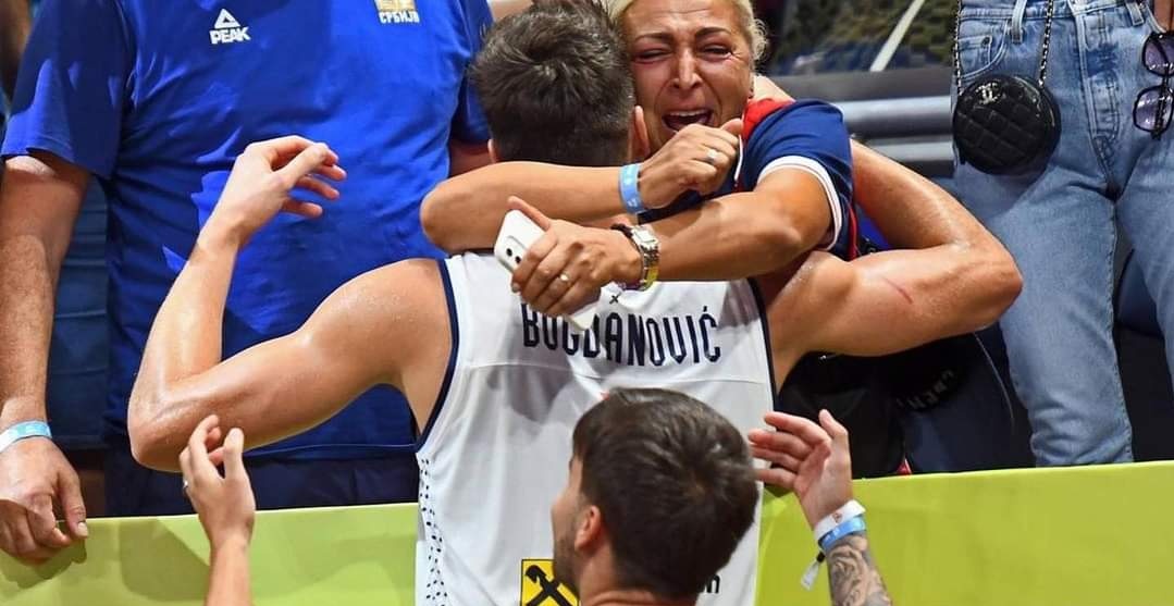 dinaravuk's tweet photo. Nek je tvojoj majci HVALA! https://t.co/kRB93uFK5n
