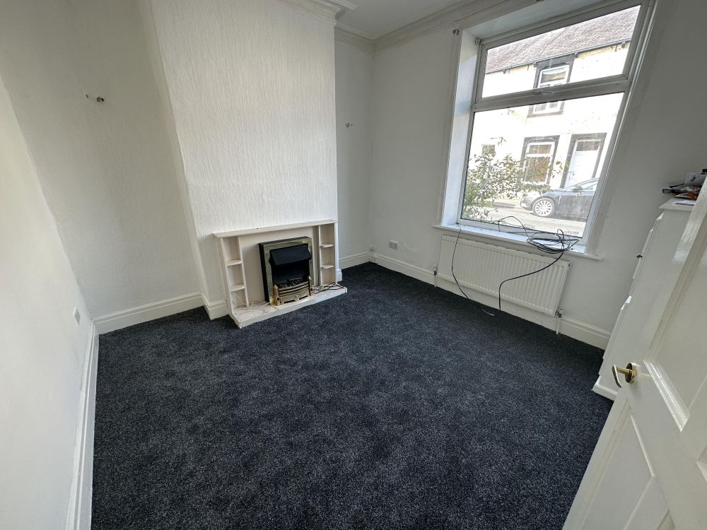 NEW TRADITIONAL AUCTION LOT - 2 BED EXTENDED THROUGH TERRACE IN CLOSE PROXIMITY OF TURF MOOR - AUCTION GUIDE PRICE; £45,000
- TWO BEDROOM
- EXTENDED THROUGH TERRACE
- CLOSE PROXIMITY TO TURF MOOR
- CASH BUYERS ONLY
- COUNCIL TAX - B
- EPC - D
sharpesauctions.co.uk/.../4-lebanon.…