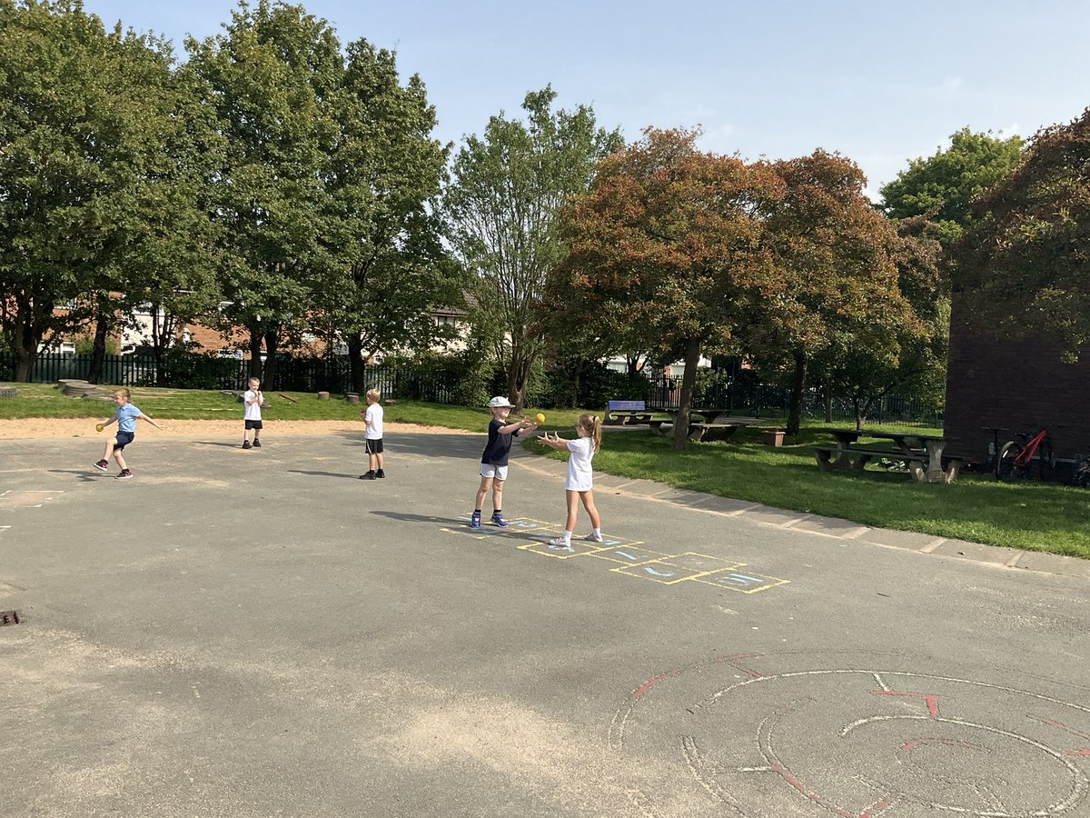 StBernardsep's tweet photo. T1 have been working on their throwing and catching in PE today. We were very impressed with their skills #Stbsisactive https://t.co/n8o1koGHuX