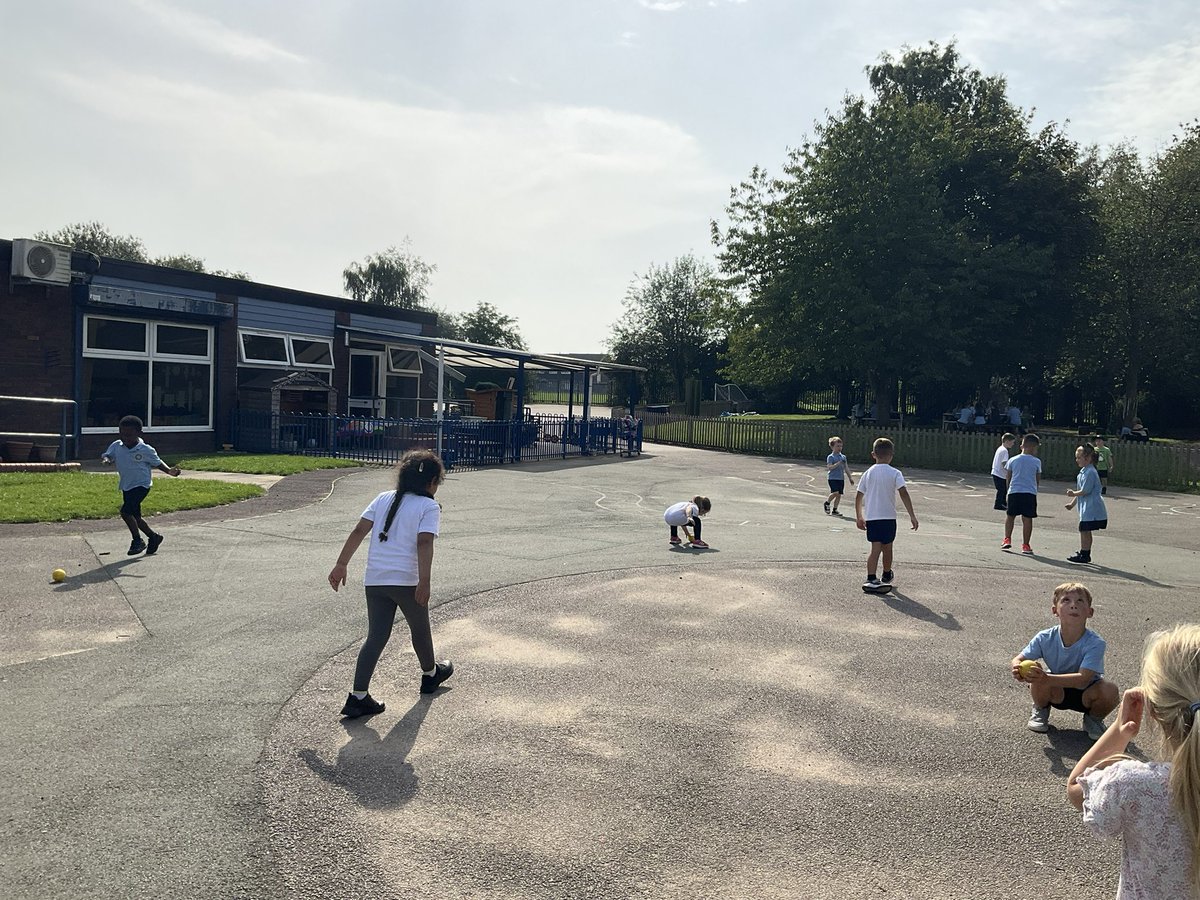 StBernardsep's tweet photo. T1 have been working on their throwing and catching in PE today. We were very impressed with their skills #Stbsisactive https://t.co/n8o1koGHuX