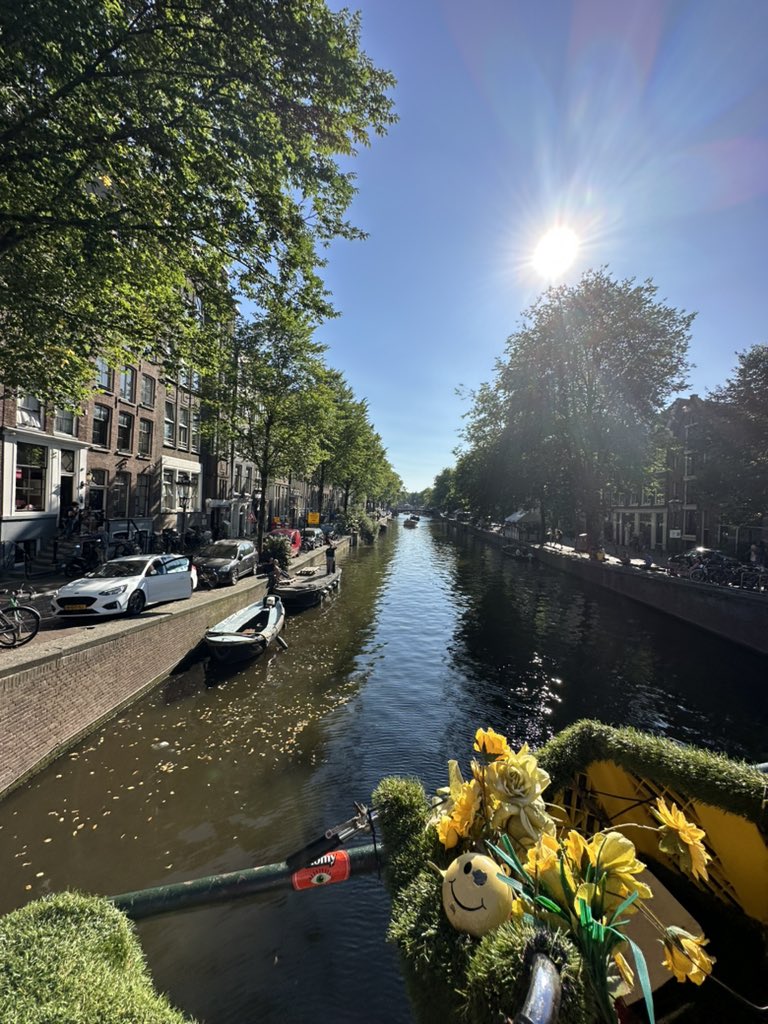 melik1309's tweet photo. Amsterdam’da güneşi görmek. https://t.co/RuPg0QC0H1