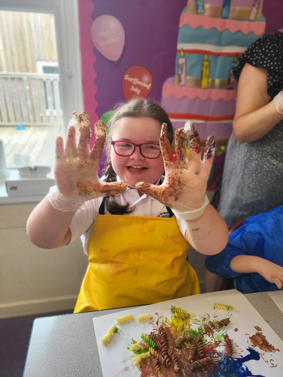 llwynyreos's tweet photo. I think the smiles say it all. Pili Pala children have enjoyed sensory exploration based on the story of the "Colour Monster" to learn all about colour recognition and expressing our feelings. What a fun first week back! https://t.co/V06CL7rvC2