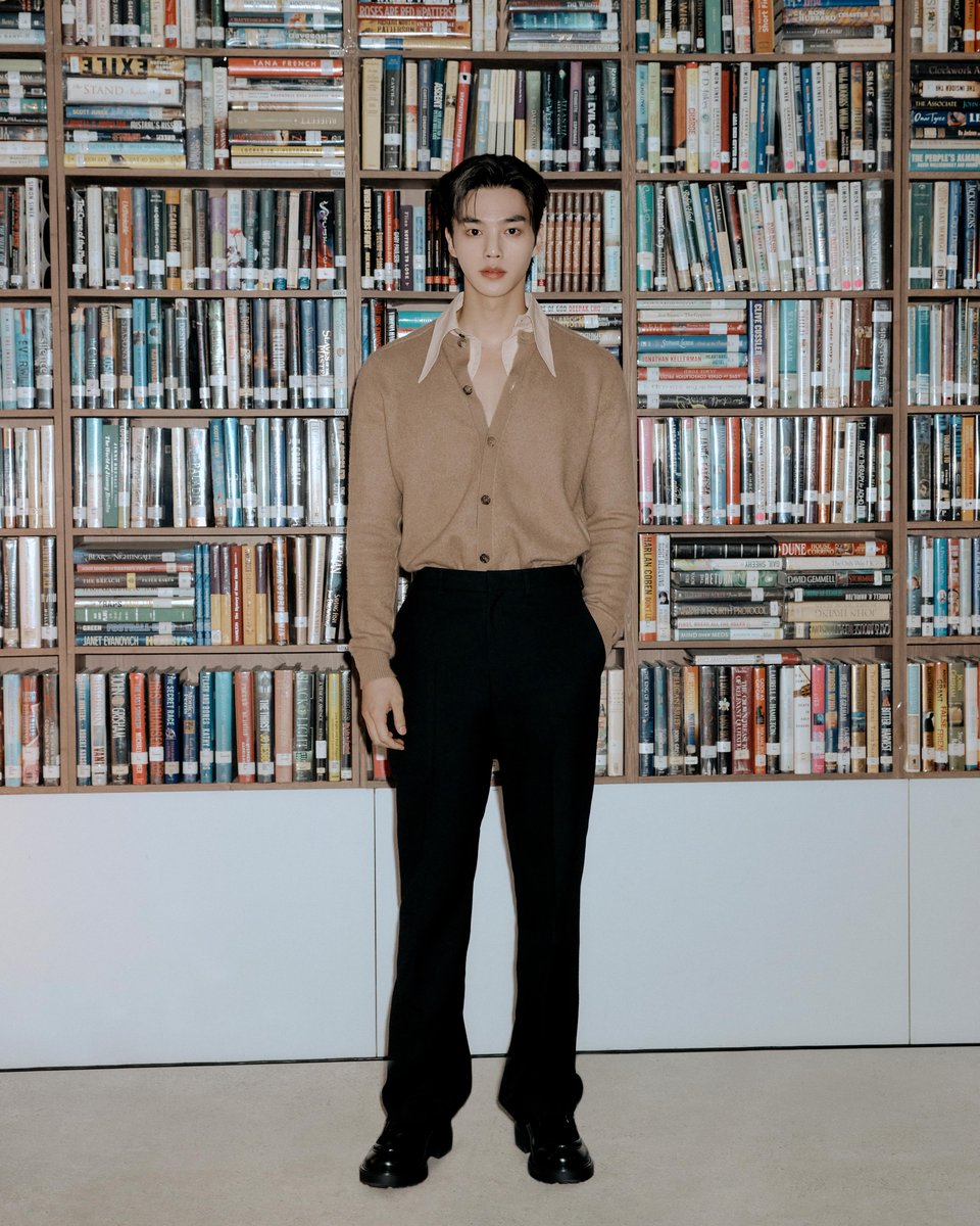 prada_japan's tweet image. キュレーターにイ・スッキョンを迎えた、「PRADA MODE ソウル」を訪れたゲストたち― #プラダ アンバサダーのジェヒョンとソン・ガン。　

tinyurl.com/yn9f4afu

#PradaMode #Prada