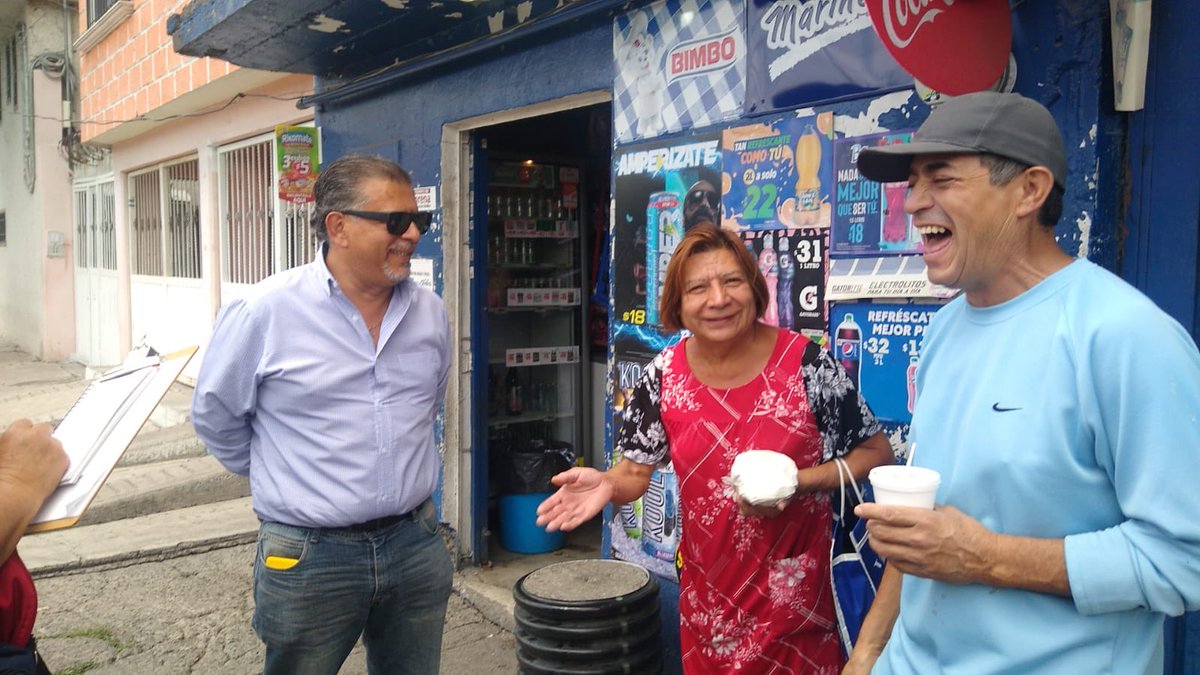 roahuixqui's tweet photo. #Mioficinaeslacalle tenemos que ir a donde se viven los problemas y llevar soluciones https://t.co/ppnr5XyYLi