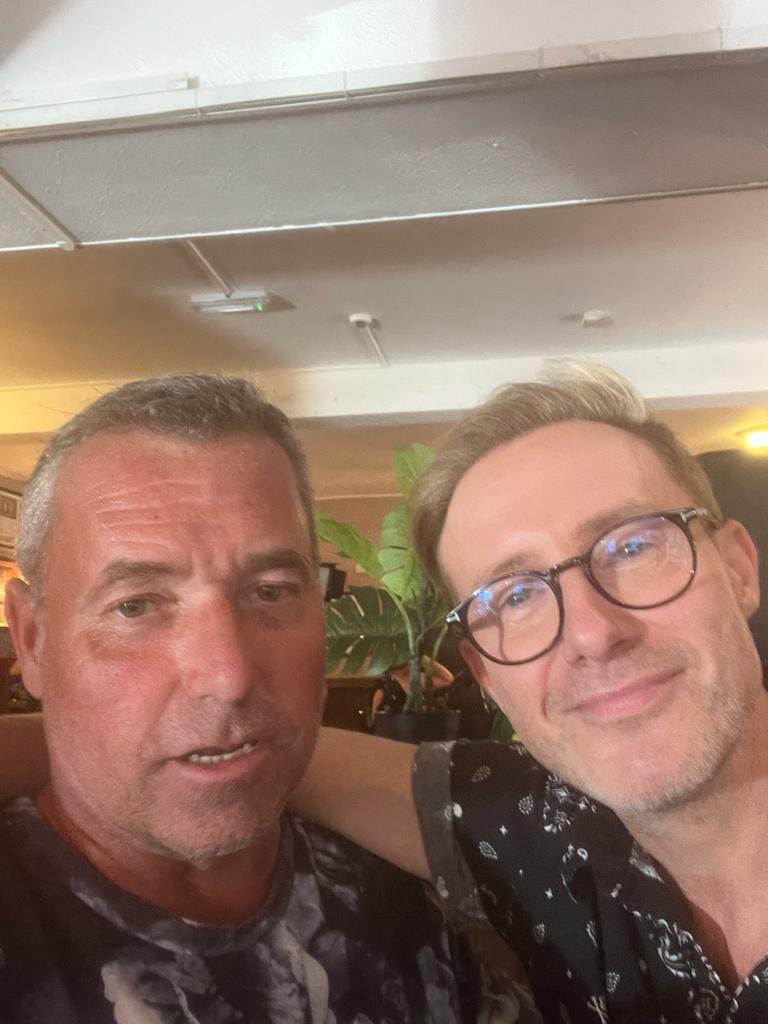 Caddieman18's tweet photo. Can’t believe the only time I don’t go for a drink as away with work in the local and @Ianhwatkins was there and takes a picture with my other half. https://t.co/kooaHRIT5Q