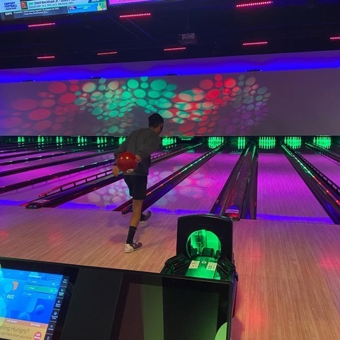 TukwilaFFC's tweet photo. Stop by for Pins &amp; Pizza every Wed-Fri!🍕🎳 Enjoy 1 hour of bowling for up to 6 guests, 1 large 1-topping pizza, and your choice of a pitcher of soda or a bucket of beer starting at 4:00pm Wednesday-Friday. 21+ for alcohol, only in the bowling area. Must purchase on-site. https://t.co/DhLz6Wldu5