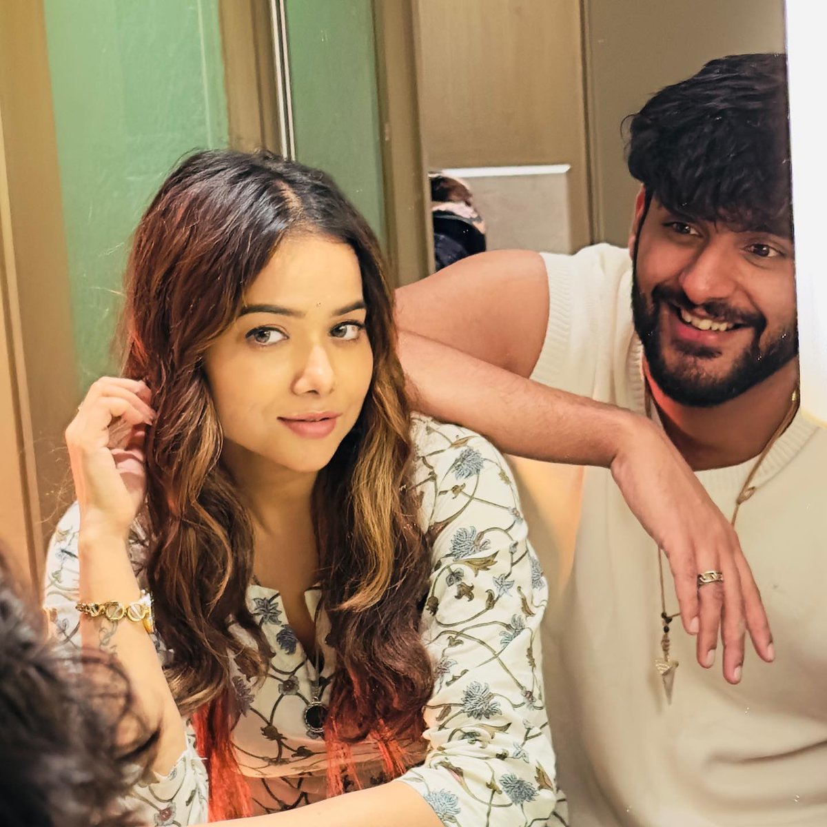 Hiramustafa866's tweet photo. Finally the most awaited reunion which audience love the most although we r seeing paps campaigns and aware of what's going on but let's not talk about that our complete focus on them
#Abhisha 🧿❤️😘 https://t.co/cGFVhf4bh6