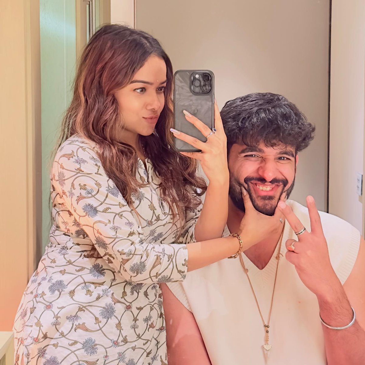 Hiramustafa866's tweet photo. Finally the most awaited reunion which audience love the most although we r seeing paps campaigns and aware of what's going on but let's not talk about that our complete focus on them
#Abhisha 🧿❤️😘 https://t.co/cGFVhf4bh6