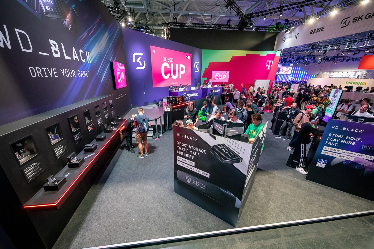 AGONbyAOC's tweet photo. Rewind the clock to #gamescom23, where the @wd_black Booth was an electrifying spectacle!

Enthusiastic gamers gathered around their setups featuring our monitors, immersing themselves in the world of gaming.

Who else wants to relive the sheer awesomeness of @gamescom? 🎮 https://t.co/4FfFVVNVvk