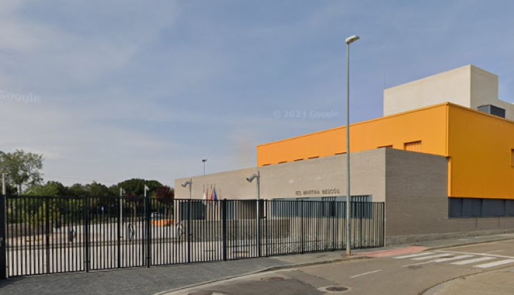 📚Los 115 alumnos de 1º y 2º de Bachillerato del IES Martina Bescós de Cuarte de Huerva están sin aulas a cuatro días del comienzo del curso. 

📢El Ampa del centro ha convocado una concentración el próximo lunes, 11 de septiembre, a las 20:00 en la puerta del ayuntamiento de la