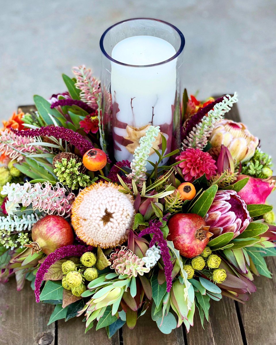 Happy Friday! Have a lovely weekend 🍂🌷🍎🌸 🍁 #fridayfeeling #autumnvibes #insiredbynature #protea #allthingsbotanical #cagrown