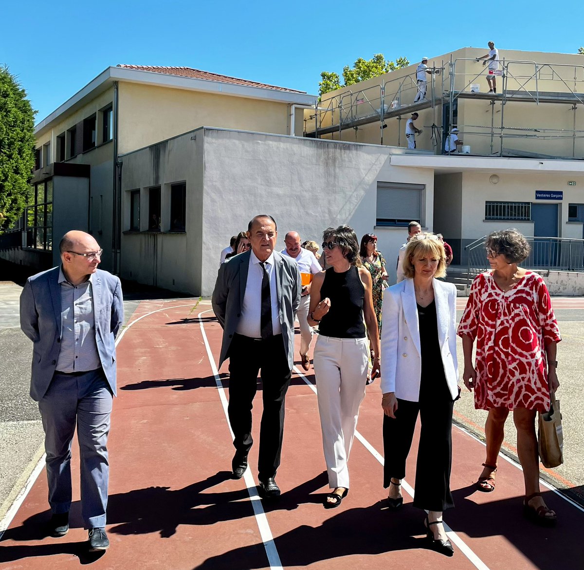 Heraultinfos's tweet photo. 🏫Cet après-midi le Président @Kmesquida, et les Vice-Président(e)s Marie-Pierre Pons et Renaud Calvat,  

🚸rencontrent les élèves et équipes du #collège Basile Rouaix à #Cessenon-sur-Orb, 

en présence de Véronique Gerones-Troadec directrice académique adjointe. https://t.co/0WtwSTUQLd