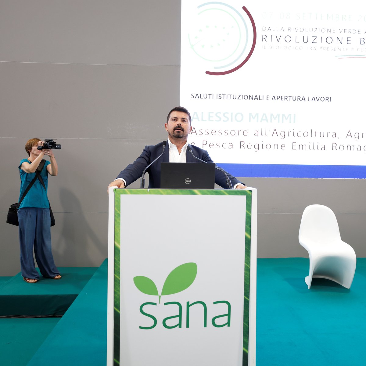 A @sanafiera, gli Stati Generali del biologico. 𝐋𝐮𝐢𝐠𝐢 𝐃'𝐄𝐫𝐚𝐦𝐨, Sottosegretario Politiche Agricole con delega al biologico: 'Per il Ministero è fondamentale sostenere il settore, per dare forza e gambe a migliaia di aziende agricole che fanno la grandezza del comparto'.