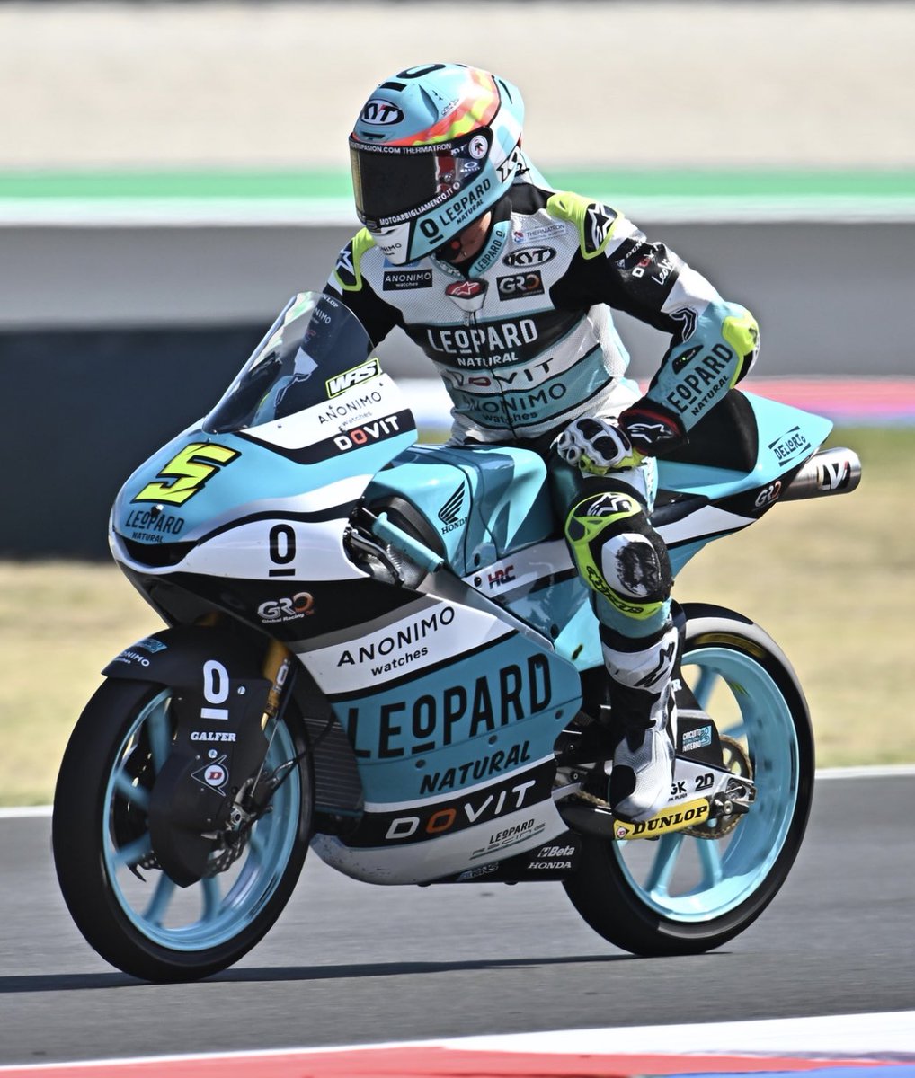 fanclubJMV5's tweet image. ¡Nuestro piloto @jaume_masia finaliza el primer día en @misanoworldcircuit 🇸🇲!
#Practice2 / Combined Practice Time - P1 (1:42.154)⏱️ ¡Gran trabajo campeón! ¡Mañana más!💪🏼
-

#JaumeMasia5 #JaumeMasia #JM5 #JMV5 #Masia5 #Ma5ia #FanclubJMV5 #Motor #motorcycle