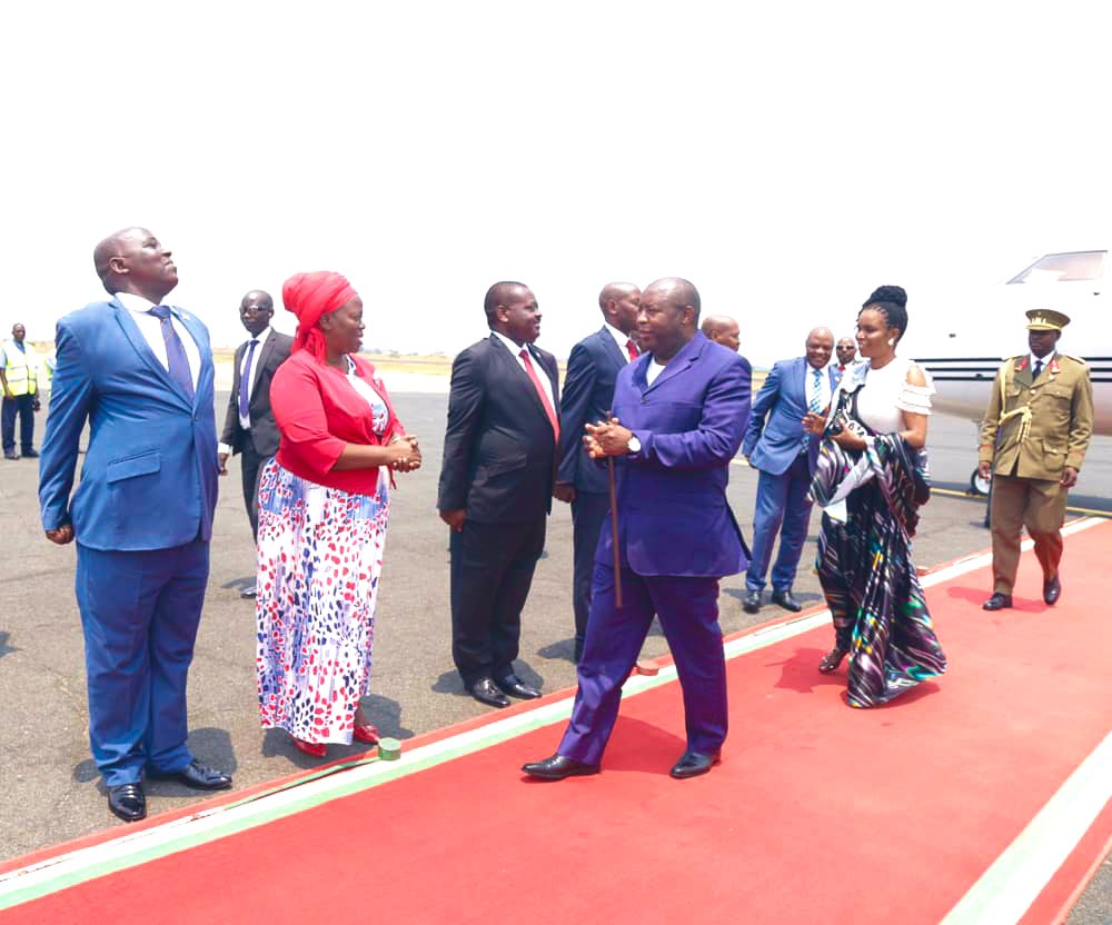 NtareHouse's tweet photo. Accompagné par la Première Dame S.E Angeline Ndayishimiye, S.E Evariste #Ndayishimiye, Président de la République et Président en exercice de l'EAC, est rentré au #Burundi ce 08 septembre 2023, après avoir effectué une visite de travail au Kenya et en République Unie de Tanzanie. https://t.co/PQVpaw0T7H