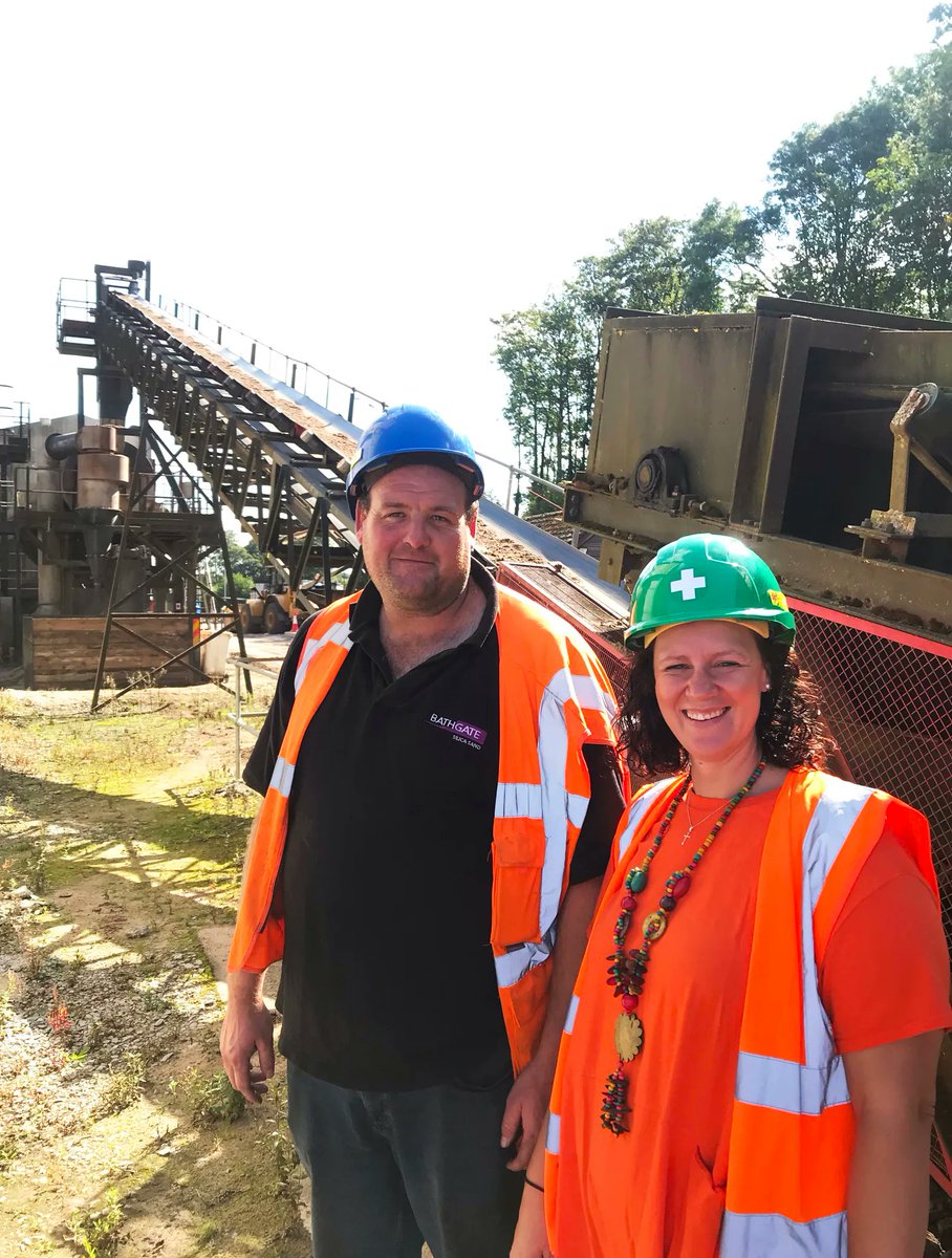 It's Top-Dressing season, and Dave Staton, our top dressing 'mixologist' gave Sales Advisor, Louise Nolan the low down of the production processes. 
It's great to share knowledge to ensure we provide the best customer experience. 
Get in touch if you have any top-dressing needs.