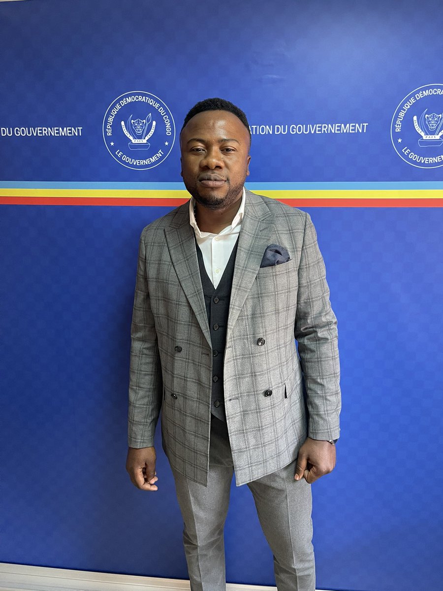 mayambuh's tweet image. Une semaine qui se termine en beauté avec cette sensation de devoir bien accompli envers la République. 

Direction charbonnage à Madimba #MaBase pour assurer notre prochaine victoire. 

#VendrediProduction 📸