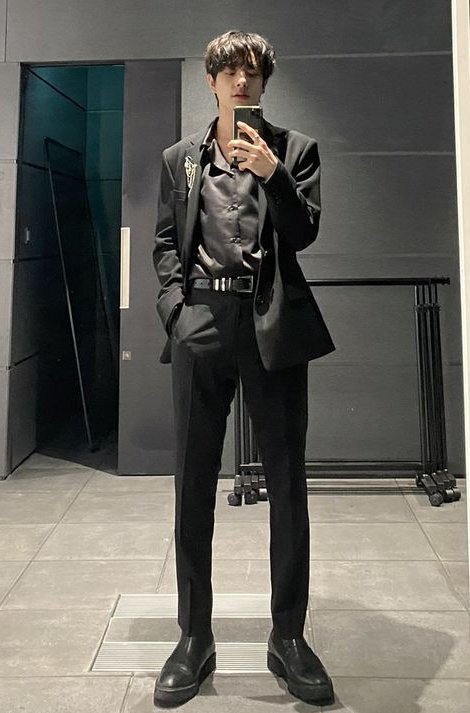 _dounixz_'s tweet photo. 🖤🖤🖤

#ENSD #ENGENE_selca_day #ENHYPEN #JAKE #ENHYPEN_JAKE @ENHYPEN @ENHYPEN_members https://t.co/qPTm3YUs1p