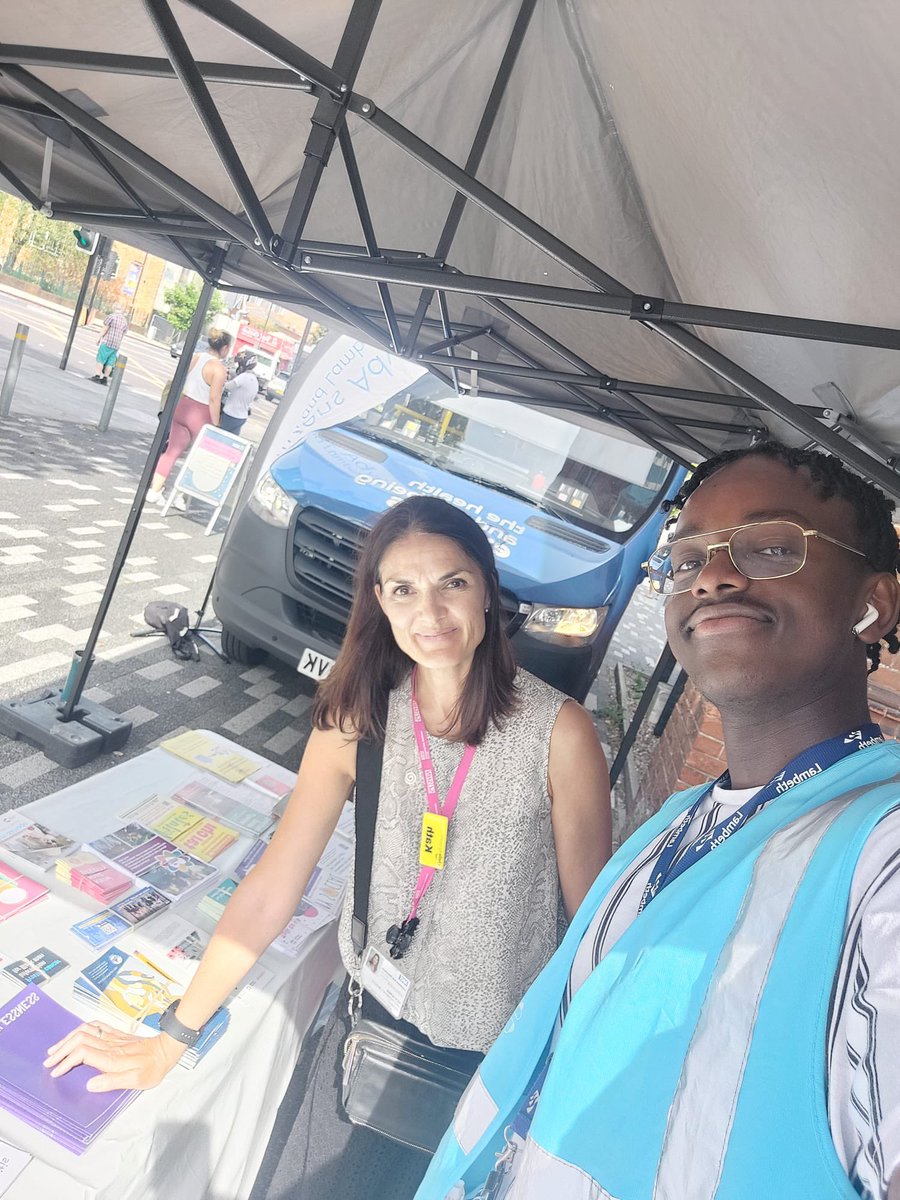 LellyOboh's tweet image. Pharmacist #KathHowes of #LIMOS fame on #LambethHWB bus at ☀️ Streatham. Explored w lady the best device to help mum manage meds, explained role of metformin in diabetes for pt not taking them, chat abt unused &amp;amp; expired ibuprofen+paracetamol &amp;amp; impact on environ 👏🏾@LambethTogether