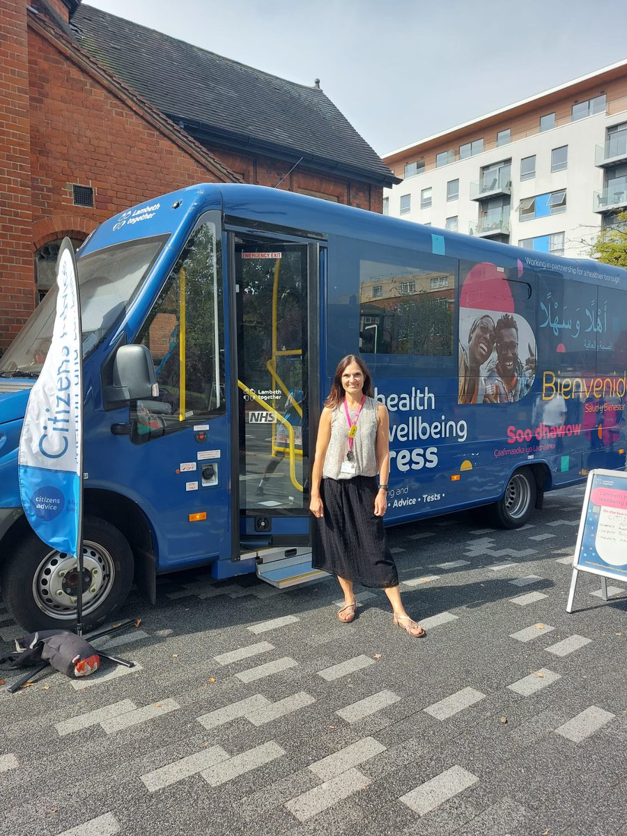 LellyOboh's tweet image. Pharmacist #KathHowes of #LIMOS fame on #LambethHWB bus at ☀️ Streatham. Explored w lady the best device to help mum manage meds, explained role of metformin in diabetes for pt not taking them, chat abt unused &amp;amp; expired ibuprofen+paracetamol &amp;amp; impact on environ 👏🏾@LambethTogether