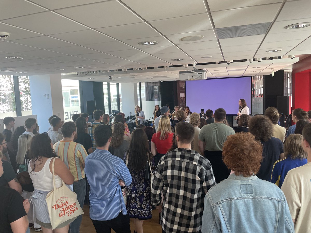 Great performances at the Welcome Week concert from all of our new ⁦@EdinburghNapier⁩ music students! Great tunes and brilliant to see the support from current and former students!! 🤘