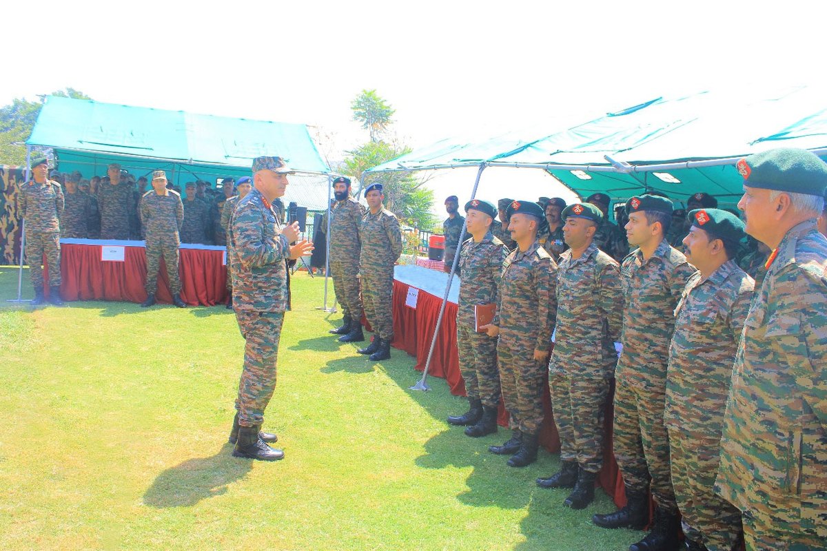 ChinarcorpsIA's tweet photo. On the occasion of the 30th Raising Day of CIF Victor, GOC #VictorForce laid wreath at the Veer Smriti in remembrance of the #Bravehearts who made supreme sacrifice in line of duty for the #Nation.
#ChinarCorps extends warm greetings & best wishes to all Ranks & families of Victor Force.
#Kashmir
@adgpi
@NorthernComd_IA
@OfficeOfLGJandK