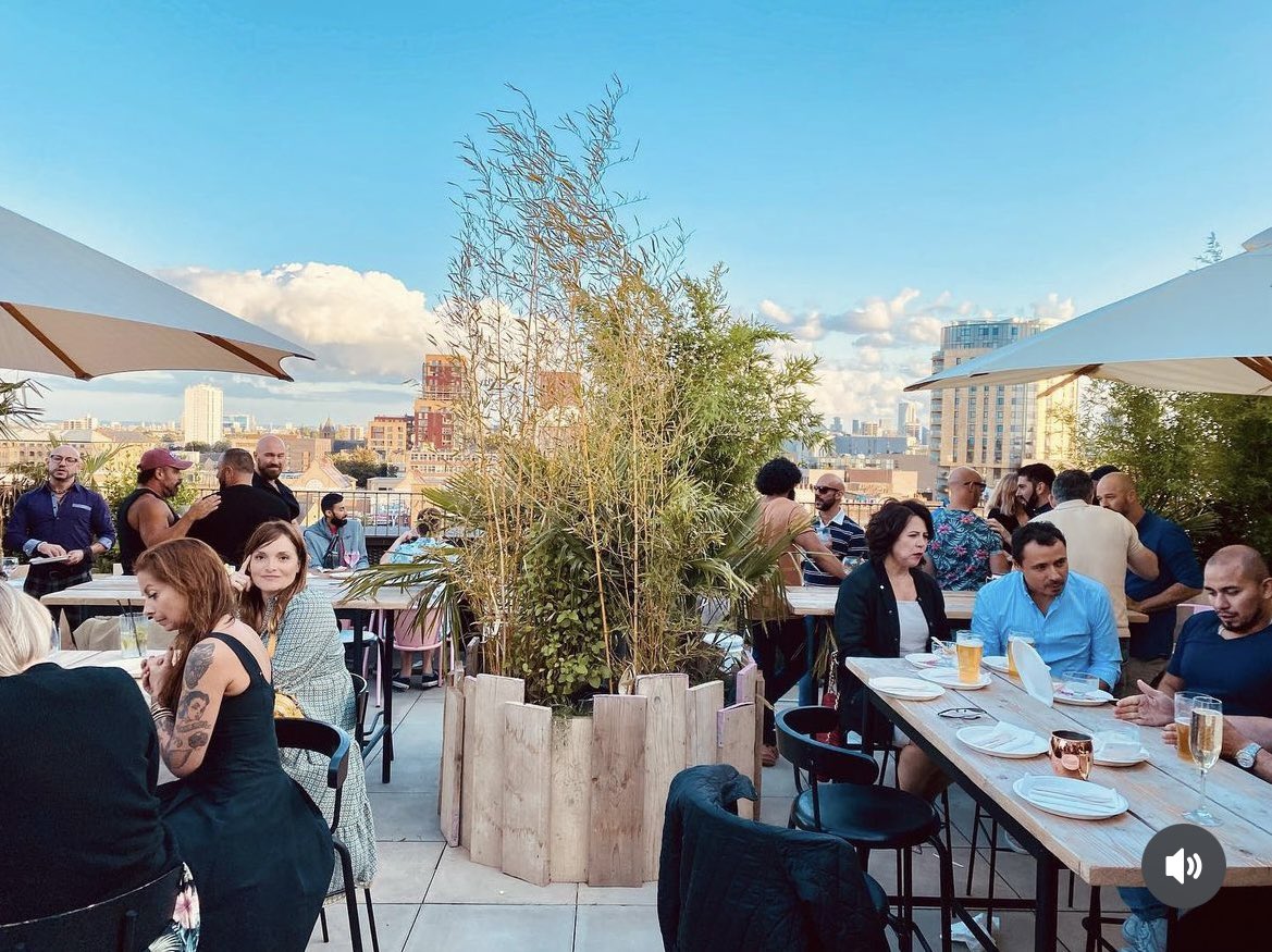 GermanKraftBeer's tweet photo. Make the most of the sunshine we have left by spending it at our rooftop bar with a cold beer in your hand 🍺🌞
———
#Dalston #craftbeer #beerlondon #craftlondon #craft #london #kingsland #kraft #germankraft #bier #beer #kraftbeer #lebab #jimandtonic #locke #lockehotels https://t.co/mJ8Ofdp2uD