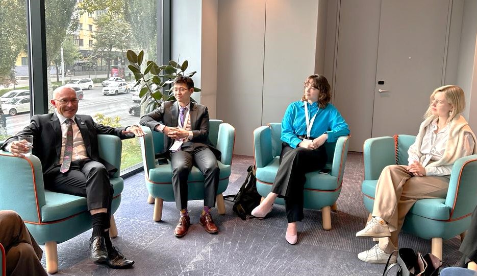 DrRobFloyd's tweet photo. What fun to talk to @Youth4CTBT members who participated in the @CTBTO Research Fellowship program; the enthusiasm of these champions for ☢️ non-proliferation &amp; disarmament is inspiring! https://t.co/rNwmlBMPS6