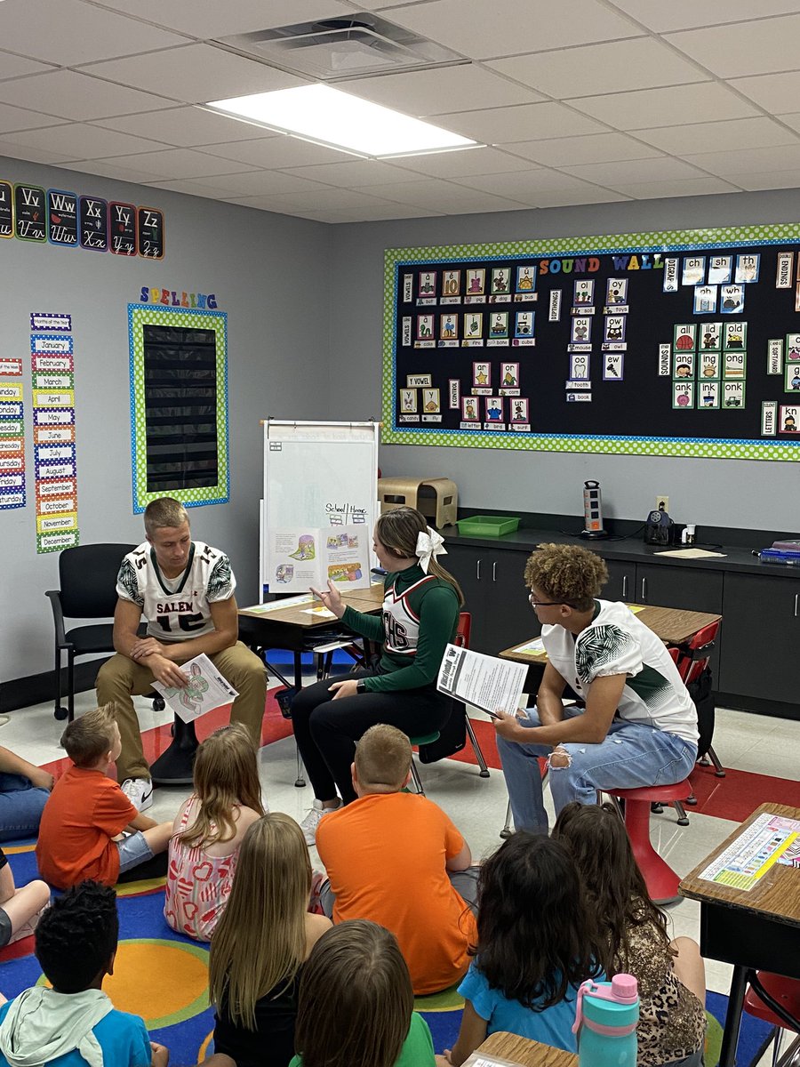 SCHSWildcatFb's tweet photo. Wildcat FB players and @salemcatscheer teaching Hawthorn 2nd graders to be like Chester. ALWAYS be accepting of everyone, even if they’re different than you. F.A.M.I.L.Y. #SalemWildcatPride #ProtectTheDen https://t.co/aXfiKKKpmZ