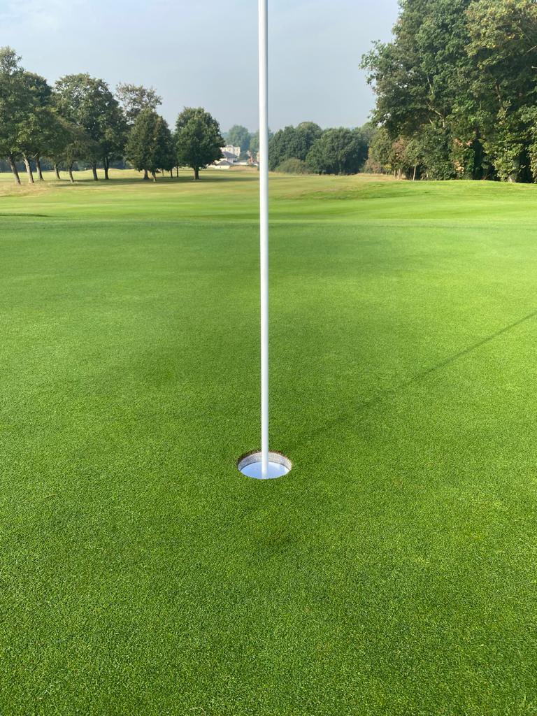 VerulamGreens's tweet photo. Setup complete for the GD Construction Pro-Am @VerulamGC. The team have worked their magic and had a long week in the ☀️. Greens running a true 10’8”. 👏👌👊. Same again tomorrow for the Samuel Ryder Trophy. @VerulamProShop https://t.co/Zavo6DuoLq