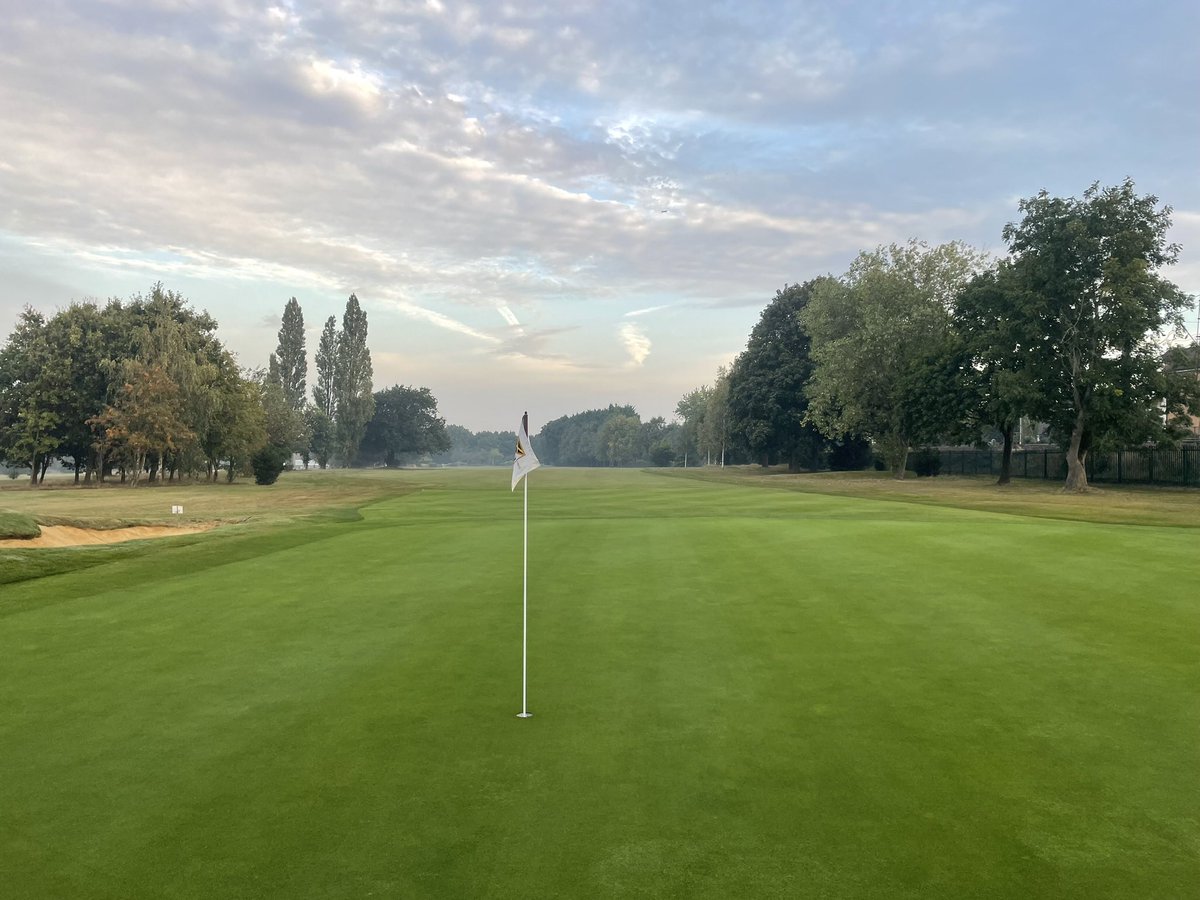 VerulamGreens's tweet photo. Setup complete for the GD Construction Pro-Am @VerulamGC. The team have worked their magic and had a long week in the ☀️. Greens running a true 10’8”. 👏👌👊. Same again tomorrow for the Samuel Ryder Trophy. @VerulamProShop https://t.co/Zavo6DuoLq