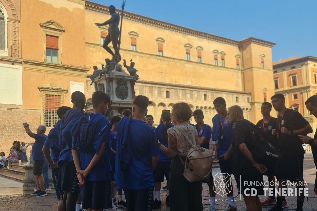 CDTFundacion's tweet photo. 🇮🇹 El #CadeteFundación disfruta de Bolonia antes de participar en la #CoppaDeiRe ⚽🏆.

#FundaciónCDT @CDTOficial #YoSoyElTenerife https://t.co/6hZ5cA39km