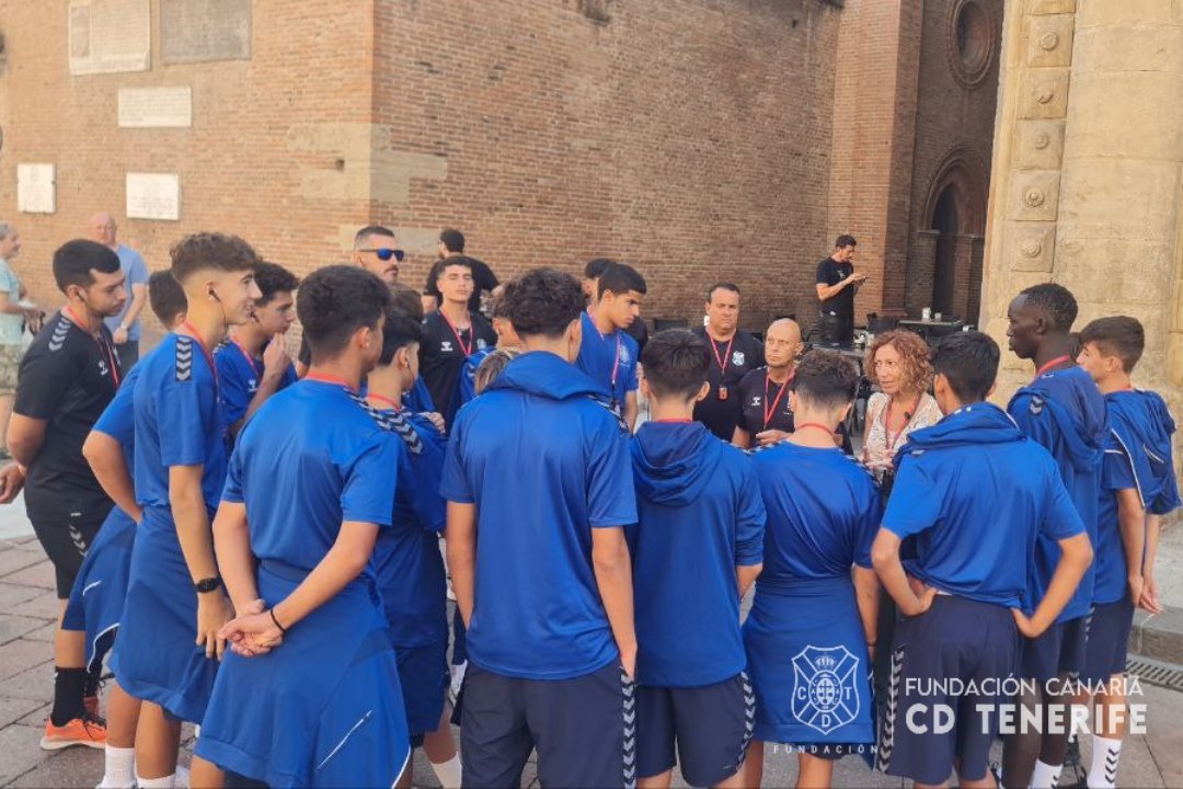 CDTFundacion's tweet photo. 🇮🇹 El #CadeteFundación disfruta de Bolonia antes de participar en la #CoppaDeiRe ⚽🏆.

#FundaciónCDT @CDTOficial #YoSoyElTenerife https://t.co/6hZ5cA39km