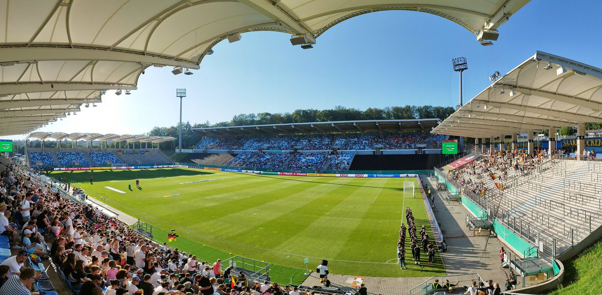 #Ludwigspark nur mäßig gefüllt, ist halt auch der DFB der ins Stadion ruft, nicht der @ersterfcs

#GERUKR #Saarbruecken #U21 #U21EURO