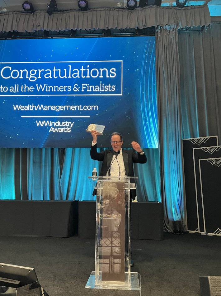 Catchlight tweet media