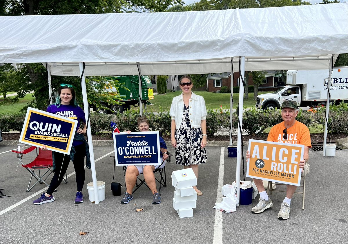 🗳️🎉TIME TO VOTE! Friday 8:00 to 5:30. Sat. 8:00 to 4:30. At any of 12 @DavidsonVotes locations.

✅ Don’t delay! Fri/Sat are final 2 days to #VoteEarlyNashville
Quick & easy to do!

🥰 PS Be like these kind folks & VOLUNTEER. At-large candidate teams especially need your help!