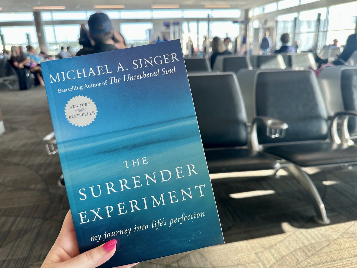 ellebeecher's tweet image. I’m at the airport reading, and a man in his ~60s walks by me and says: “Great book. Wish I had it earlier.”
So I ask, “Really? Why?”
That sparked a convo about how he went from Harvard MBA to investment banking in NYC… to an existential crisis at 35 where he lost himself,…