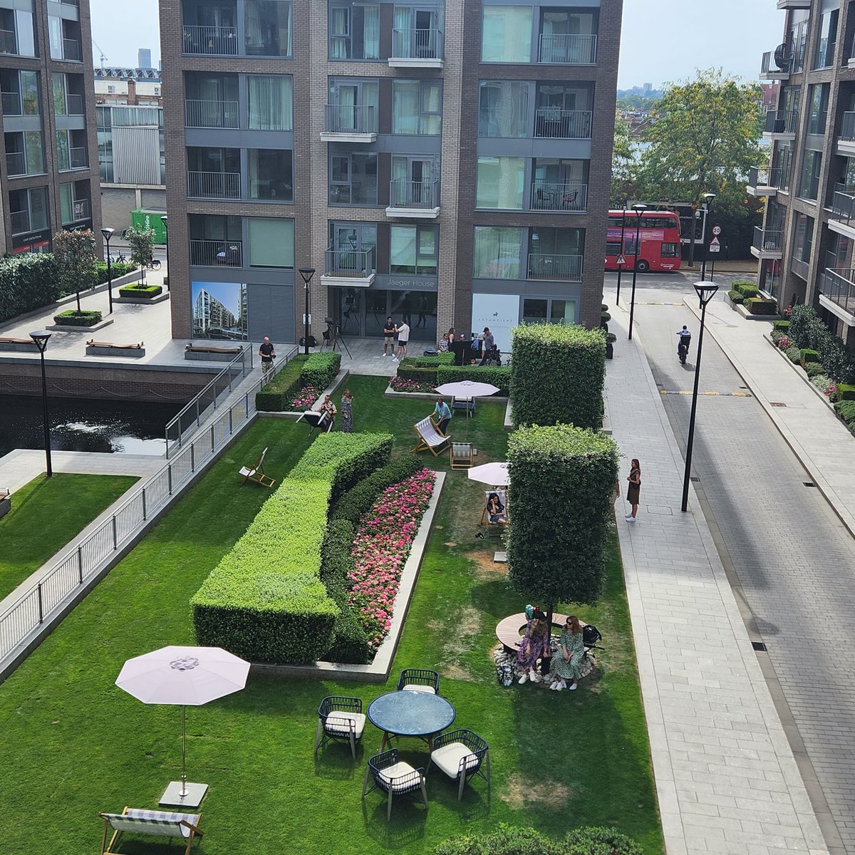 caprolalia's tweet photo. Pathetic Management at #chelseacreek in SW6 commisioning fake marketing shots with fak people that show an amazing vibrant community of residents enjoying themselves when the reality is so very different. Beware and don't buy! @BerkeleyGroupUK #berkeleygroup #berkeleycommercial https://t.co/ISsrdT9qw9