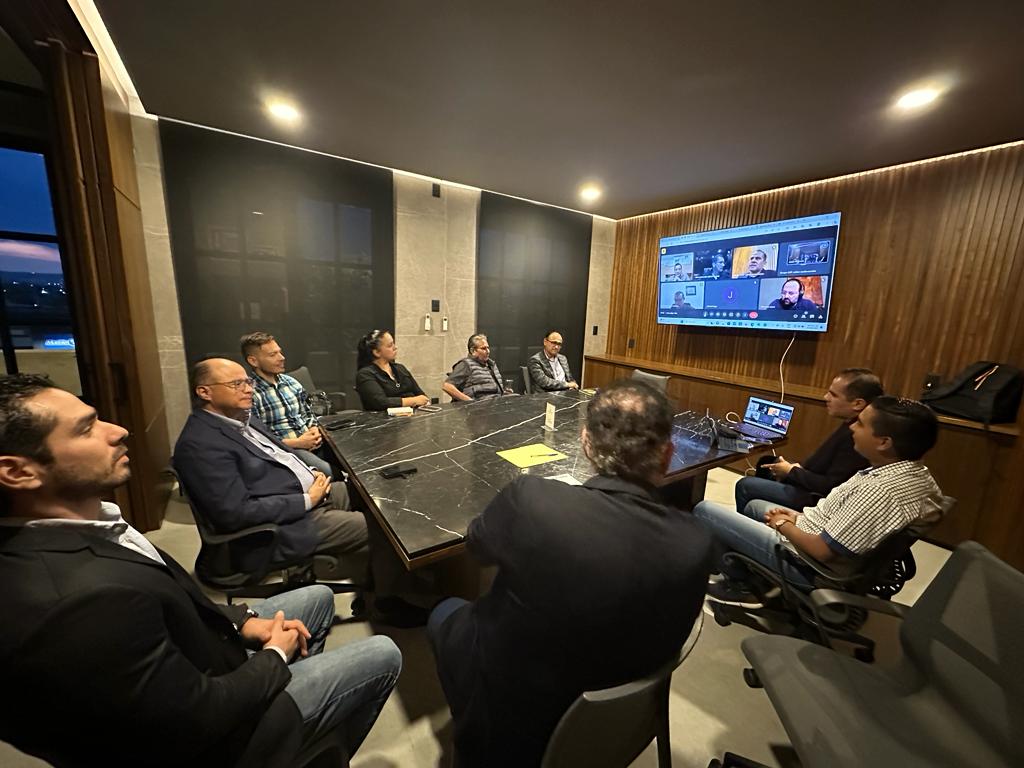 JUANP_DELEON's tweet image. Así se vivió nuestra sesión #FinChat con el Mtro. Radamés García, experto en ciberseguridad en sesión presencial y en línea. Somos un grupo de interesados en entidades financieras y nos entusiasma aprender y el networking. #Bajío #Socaps #Sofomes #Sofipos #Fintech